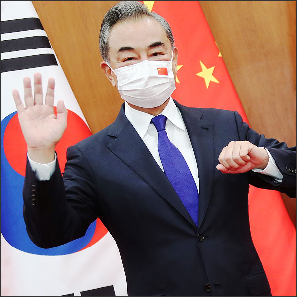 Le président chinois Wang Yi considère les "cinq yeux" de l'Occident comme une relique de la guerre froide.