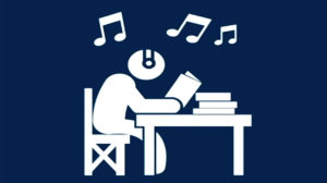 Ecouter de la musique devant l'ordinateur