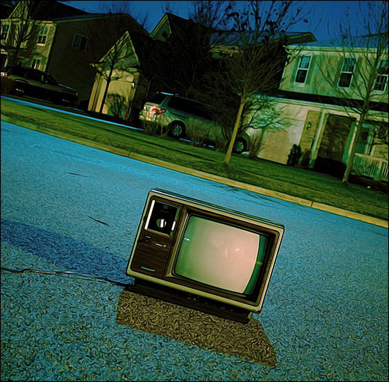 television dans la rue par terre