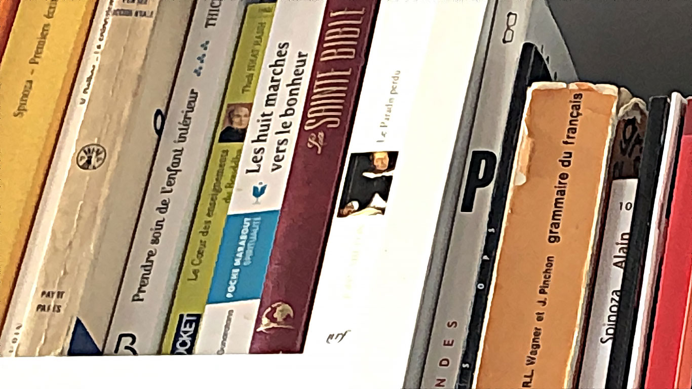 livres sur etagere